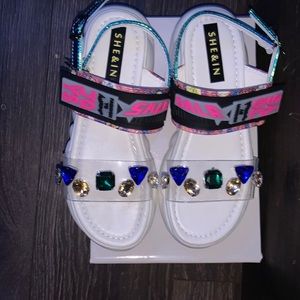 White sandals (women’s)
